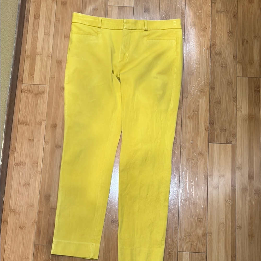 Banana Republic Jackson fit, size 8, yellow, flat front,  sits just below waist